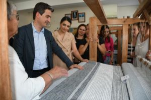 Kaymakamımız Sayın Mehmet Maraşlı ve eşleri Arzu Güleryüz Maraşlı, Hayat Boyu Öğrenme haftası etkinlikleri kapsamında sene sonu sergisine katıldılar.