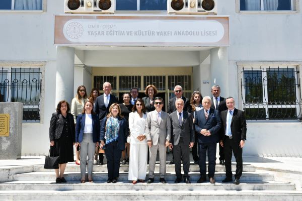 Çeşme'de kitapla, bilgiyle  büyüyen nesiller için yeni bir kütüphane...