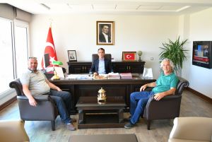 Ege Açık Deniz Yat Kulübü Başkanı Ufuk CÜCÜ, Kaymakamımız Sayın Mehmet MARAŞLI'yı makamında ziyaret etti.